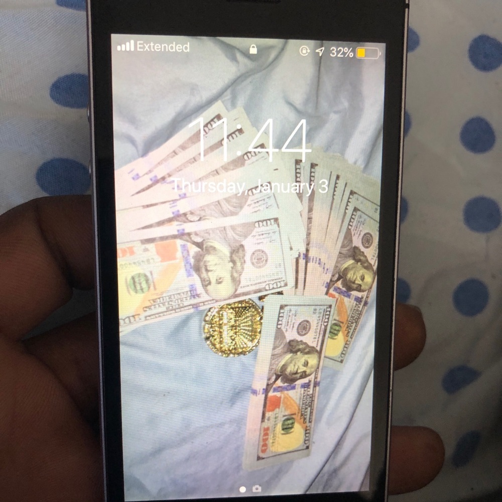 iPhone SE 64GB